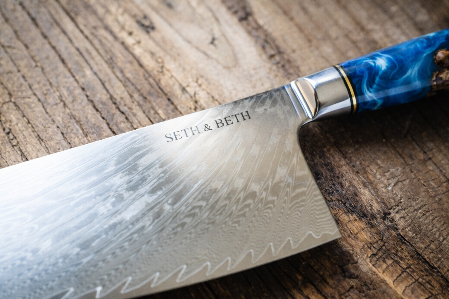 Blue burl handle close-up on personalized engraved Damascus knife — Tidal Collection